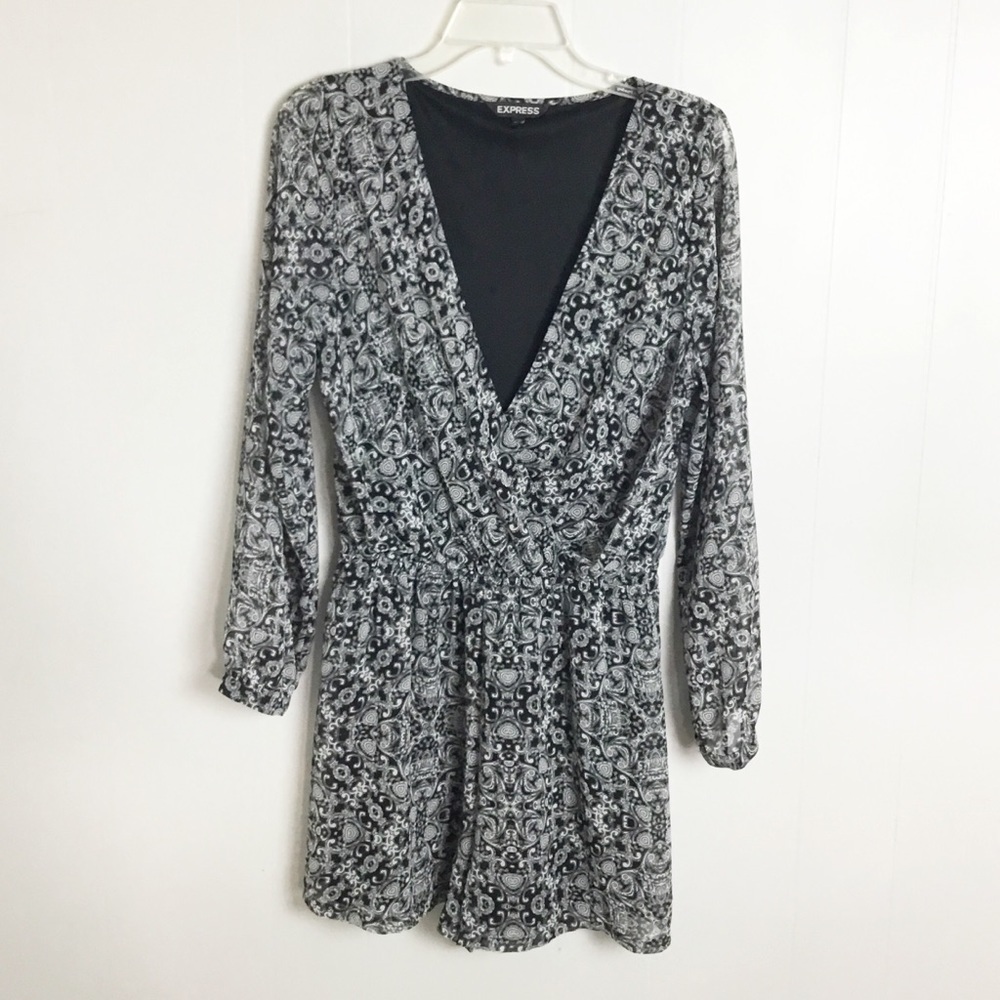Express Long Sleeve Shorts Romper Size M Black & White Women’s